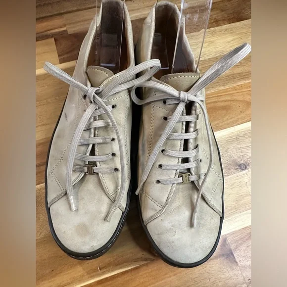 Salvatore Ferragamo Sport Italy Women’s Sneaker Size 7 1/2 - Picture 4 of 16